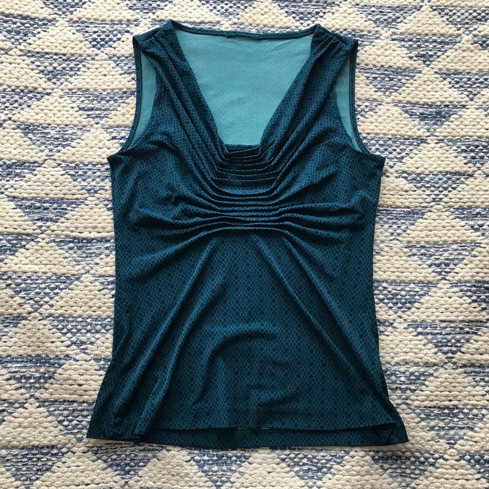 Banana Republic Blue Pattern Tank Top Blouse Shell Silky Business Casual Classic